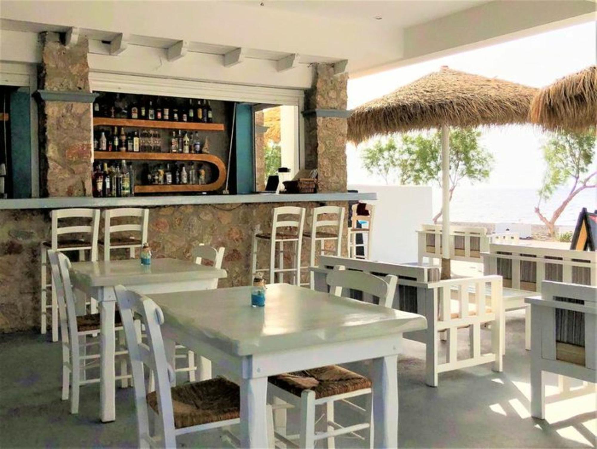 Happy Fish Rooms- Beachfront Períssa Extérieur photo